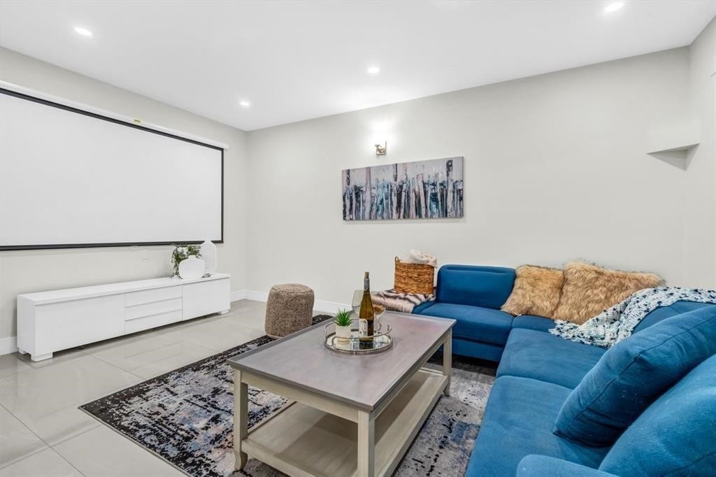 4470 Capilano Road, North Vancouver, BC - Indoor
