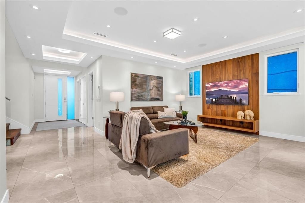 4470 Capilano Road, North Vancouver, BC - Indoor