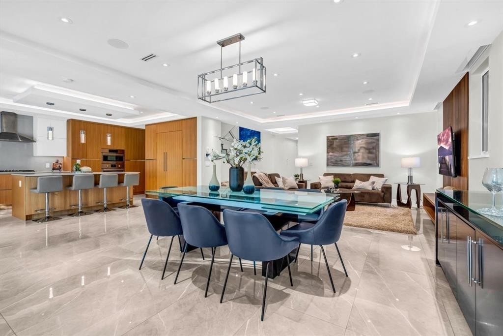 4470 Capilano Road, North Vancouver, BC - Indoor Photo Showing Dining Room