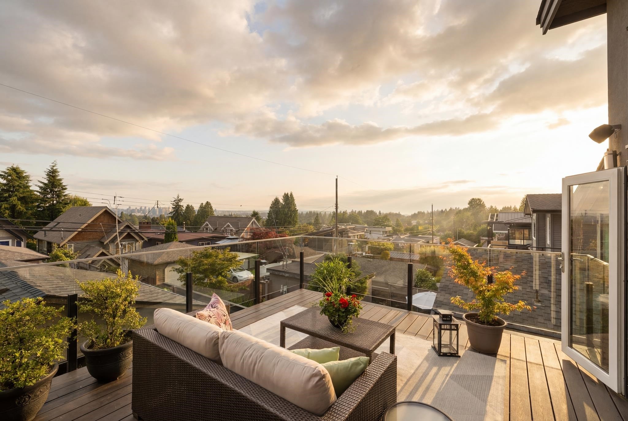 351 28Th Street W, North Vancouver, BC
