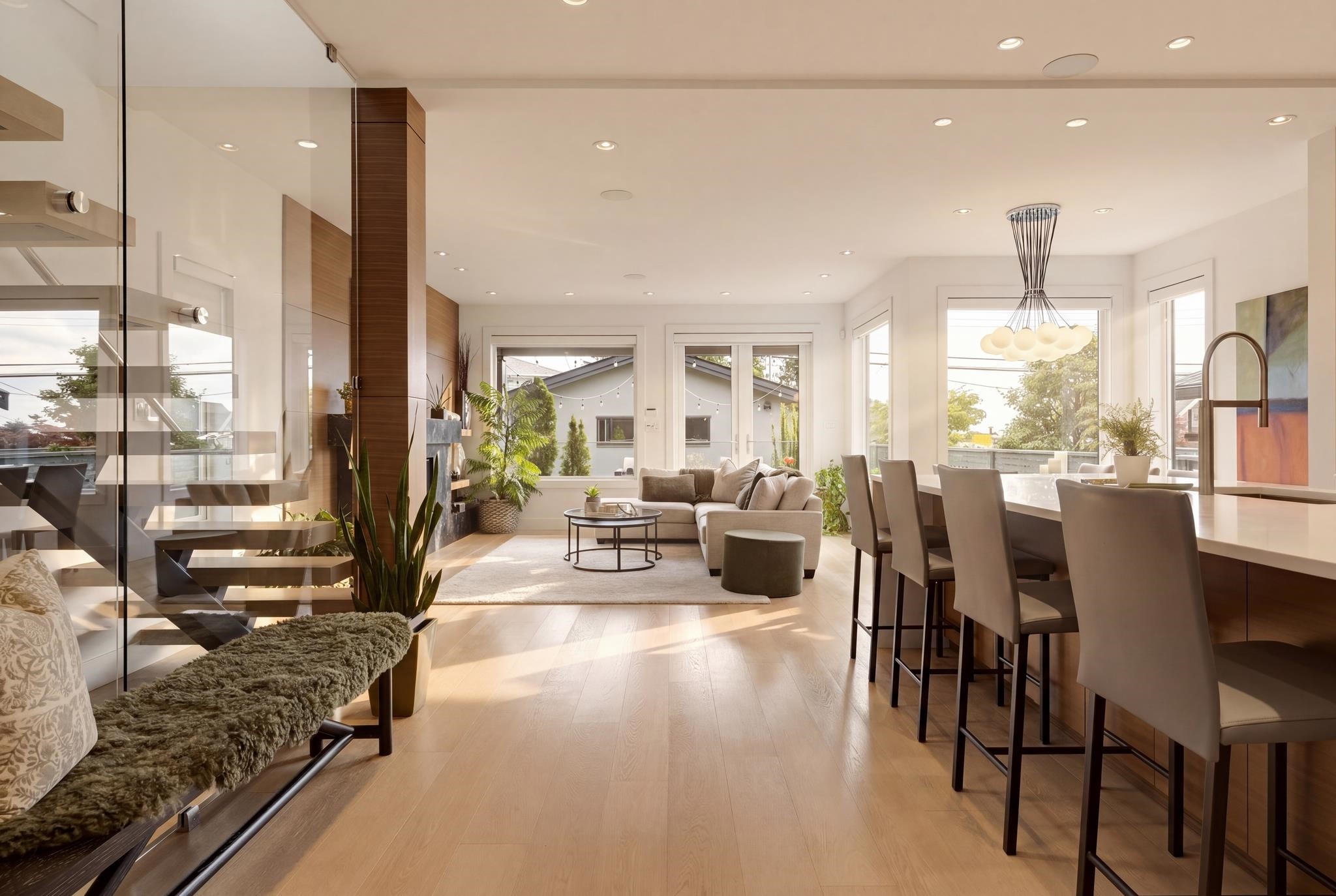 351 28Th Street W, North Vancouver, BC