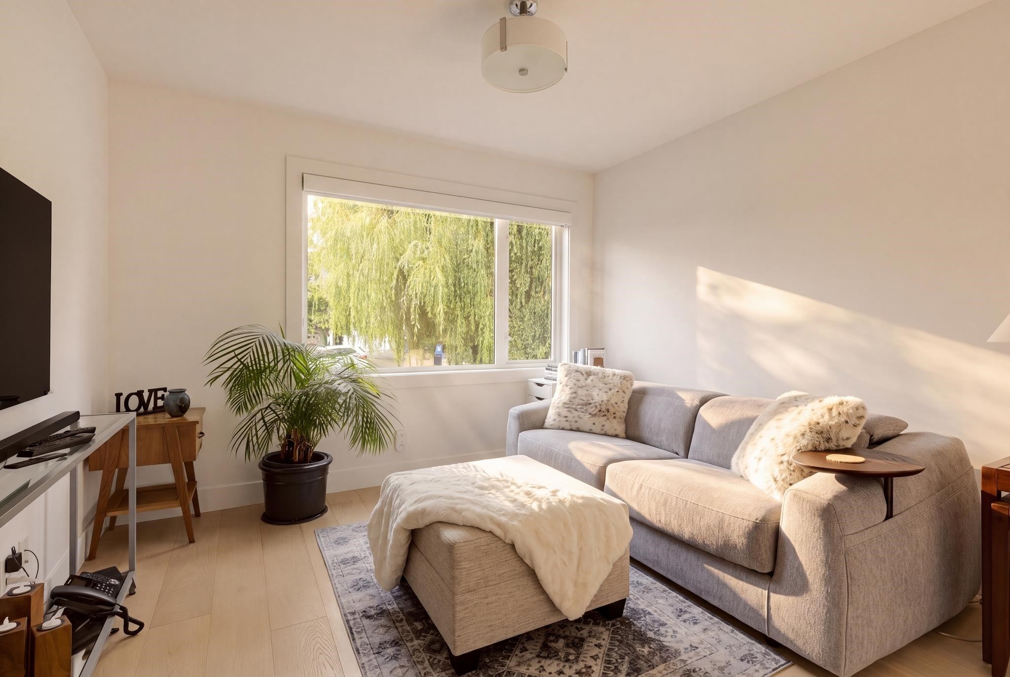 351 28Th Street W, North Vancouver, BC