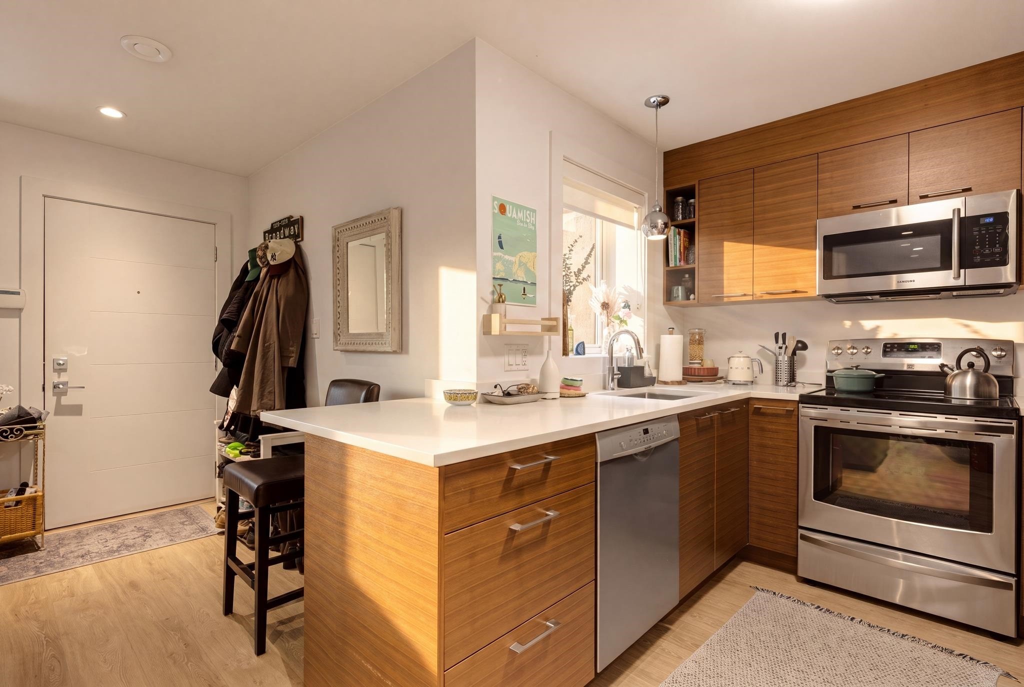 351 28Th Street W, North Vancouver, BC