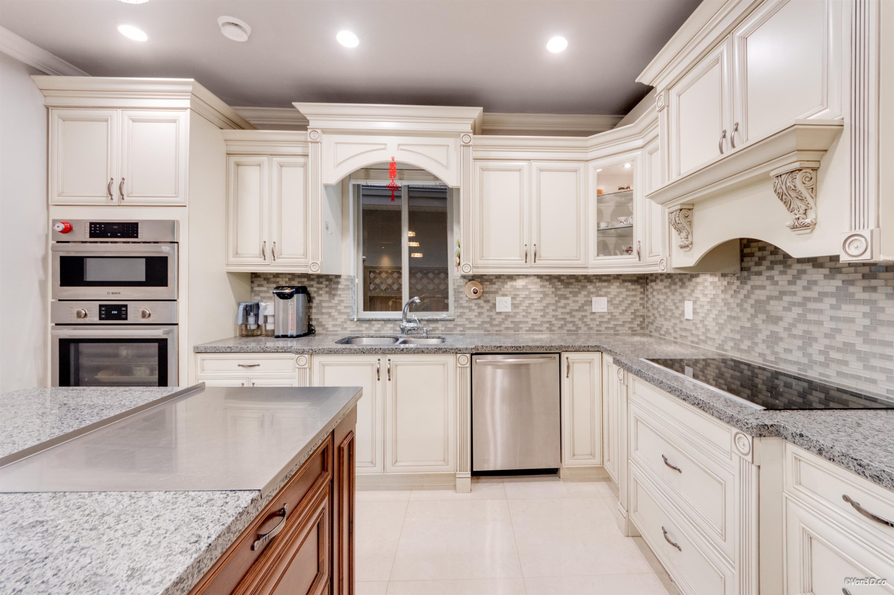 5011 Colbeck Road, Richmond, BC - Indoor Photo Showing Kitchen With Double Sink With Upgraded Kitchen