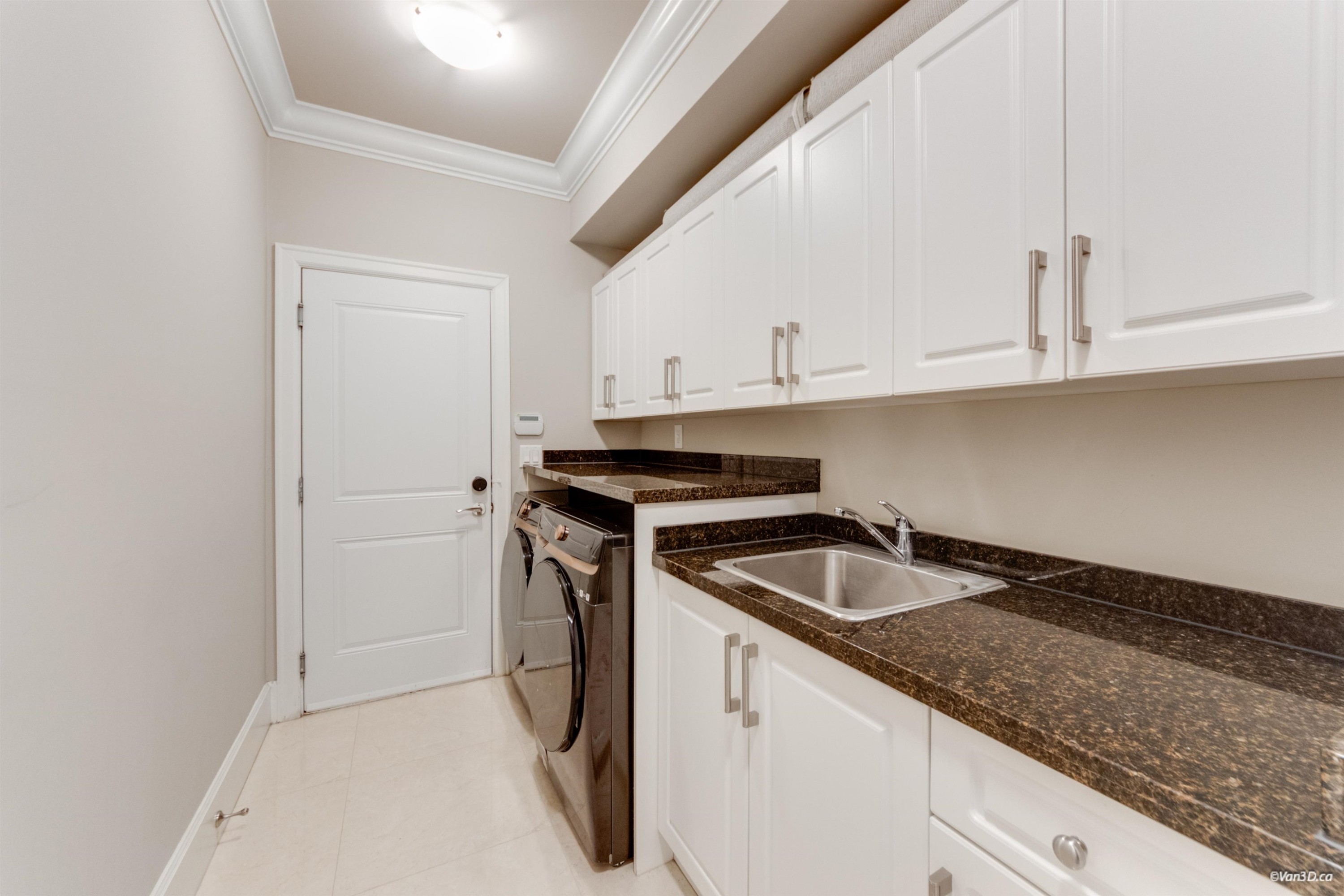 5011 Colbeck Road, Richmond, BC - Indoor Photo Showing Kitchen