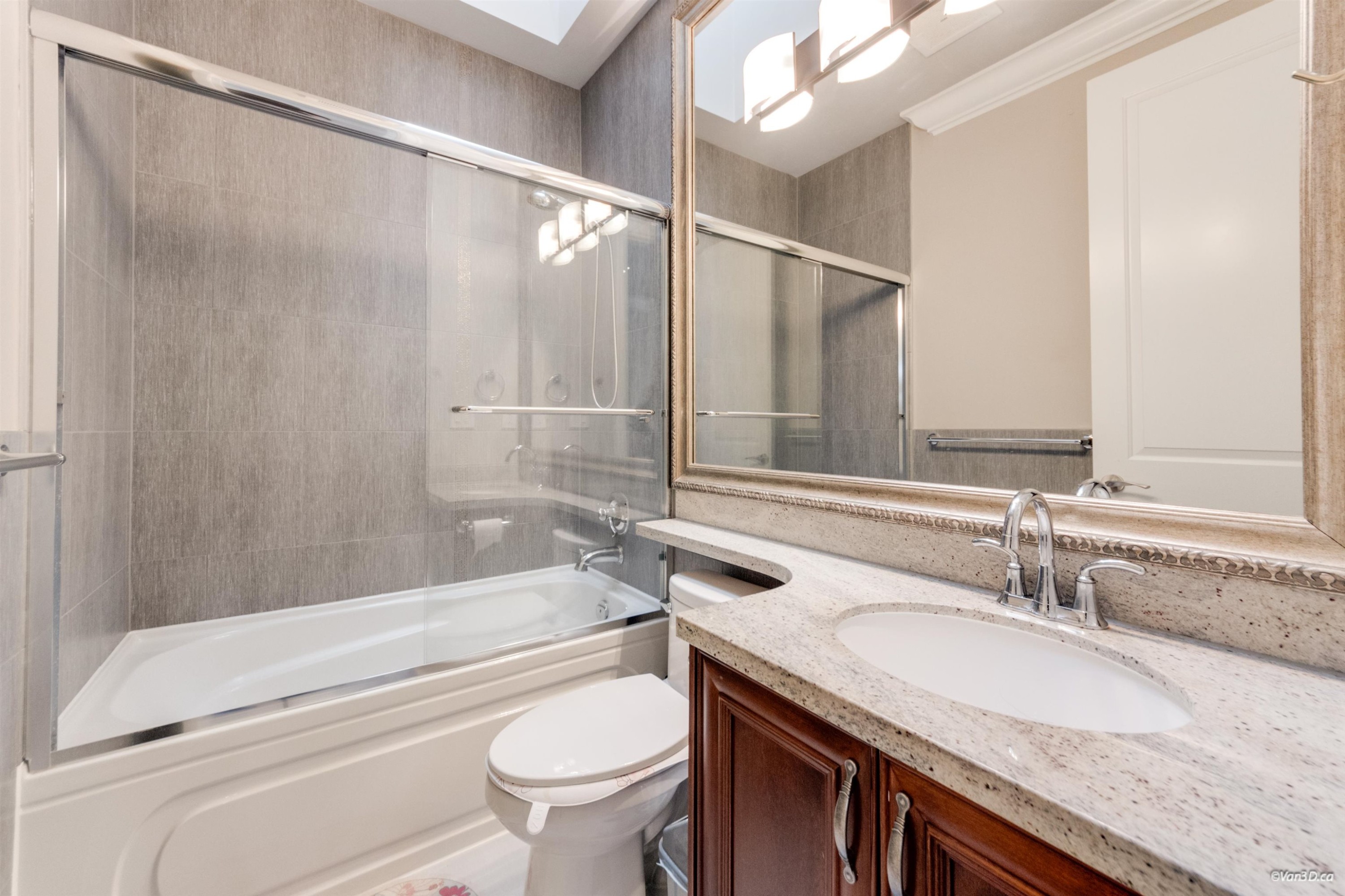 5011 Colbeck Road, Richmond, BC - Indoor Photo Showing Bathroom
