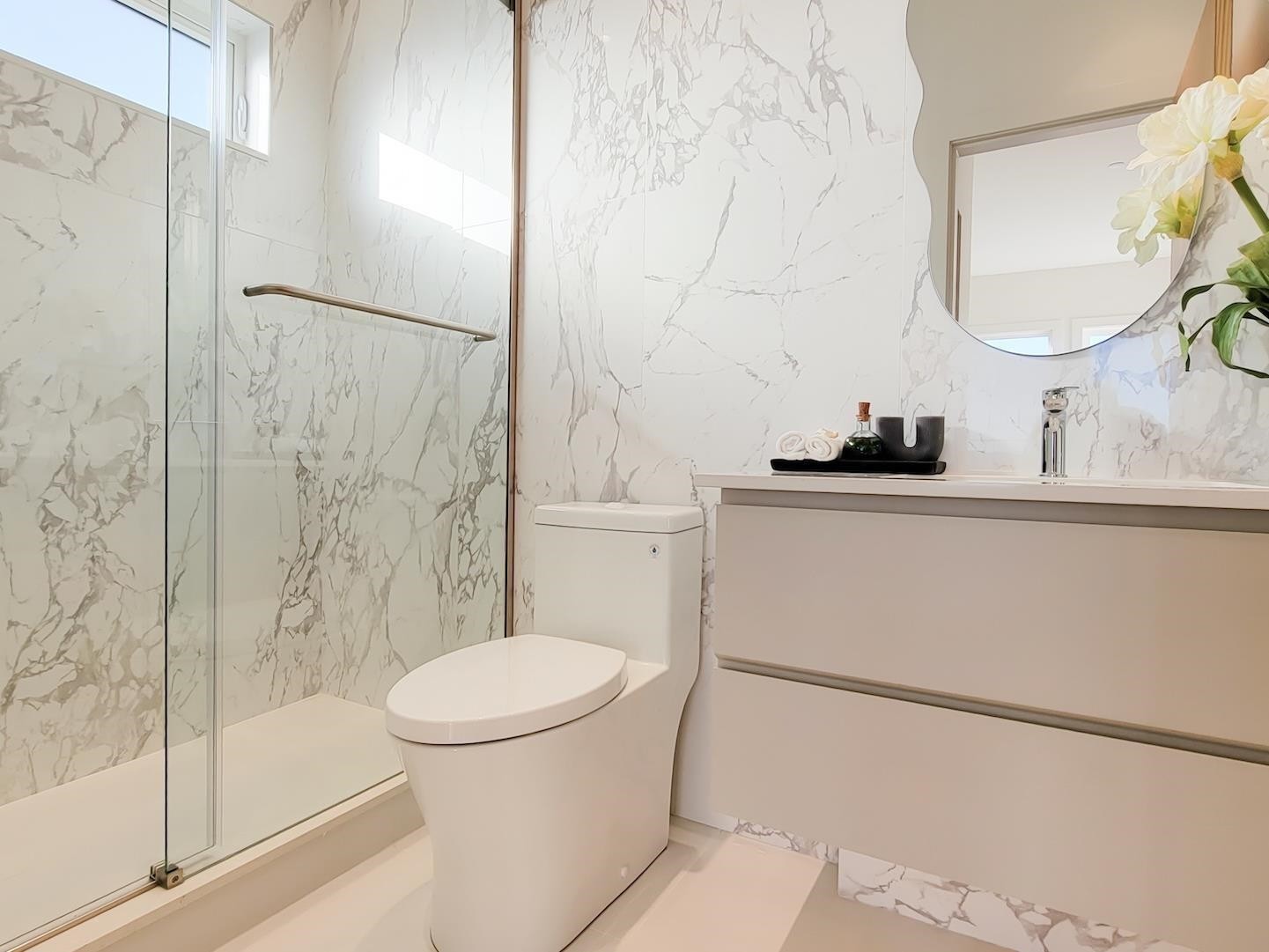 2141 Jefferson Avenue, West Vancouver, BC - Indoor Photo Showing Bathroom