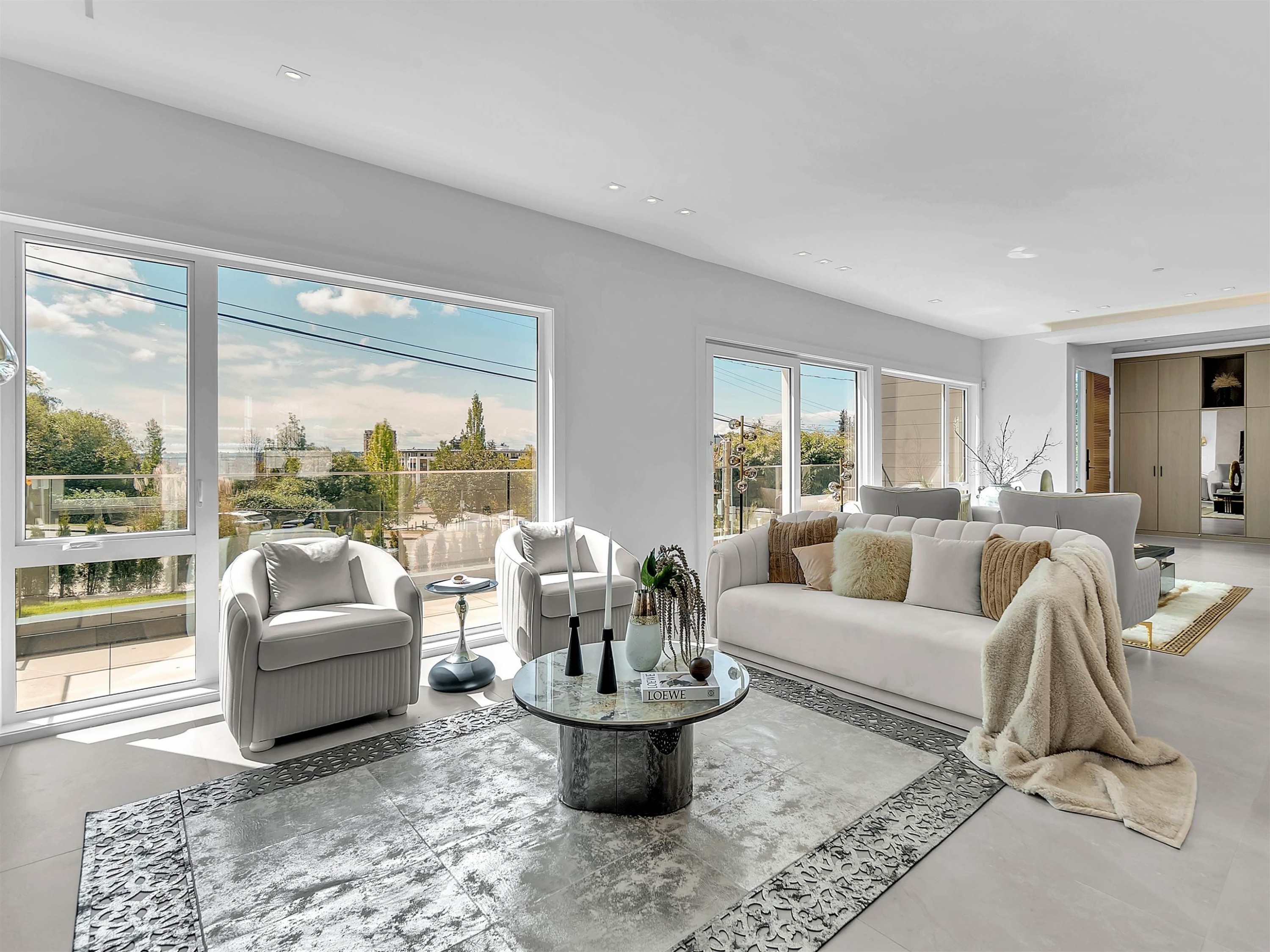 2141 Jefferson Avenue, West Vancouver, BC - Indoor Photo Showing Living Room