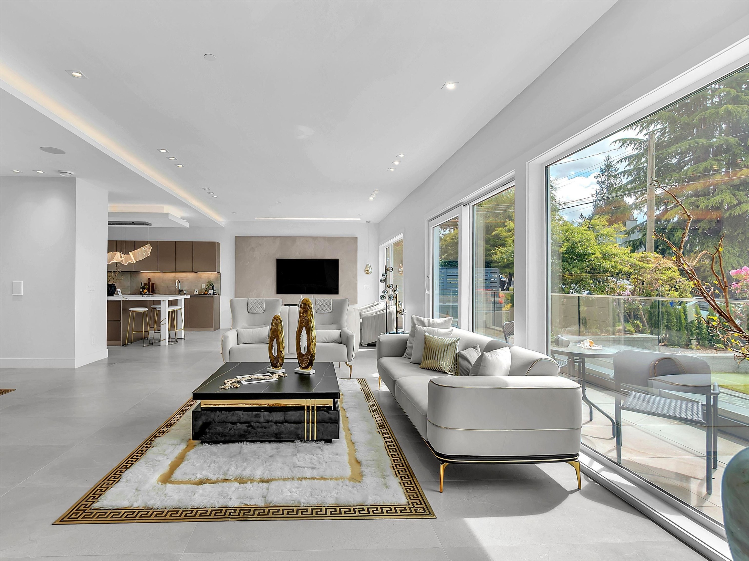 2141 Jefferson Avenue, West Vancouver, BC - Indoor Photo Showing Living Room