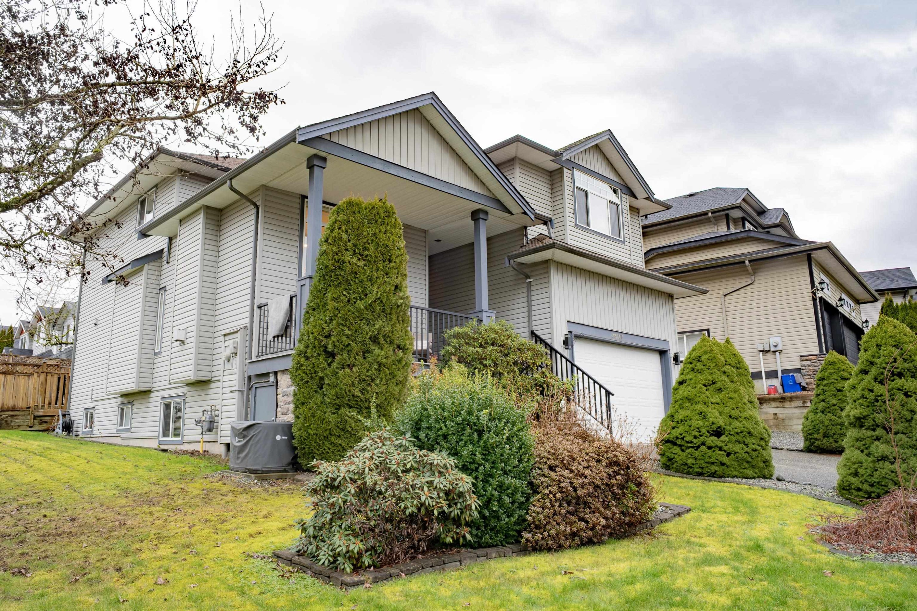 23717 110 Avenue, Maple Ridge, BC - Outdoor