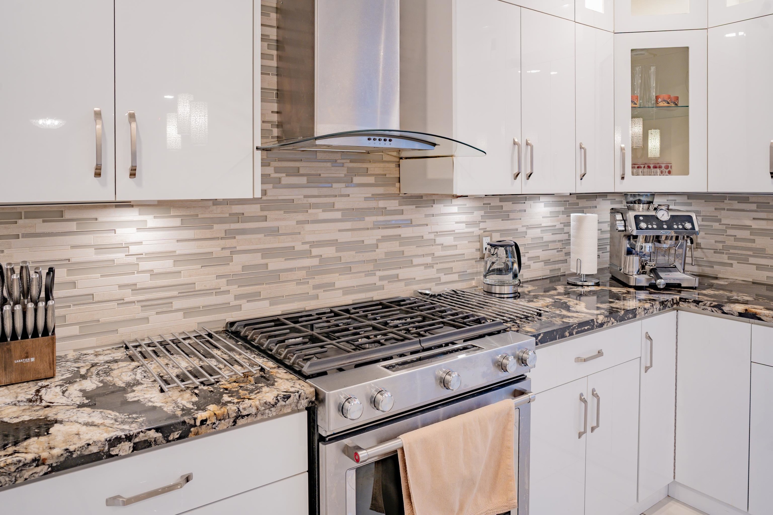 23717 110 Avenue, Maple Ridge, BC - Indoor Photo Showing Kitchen With Upgraded Kitchen