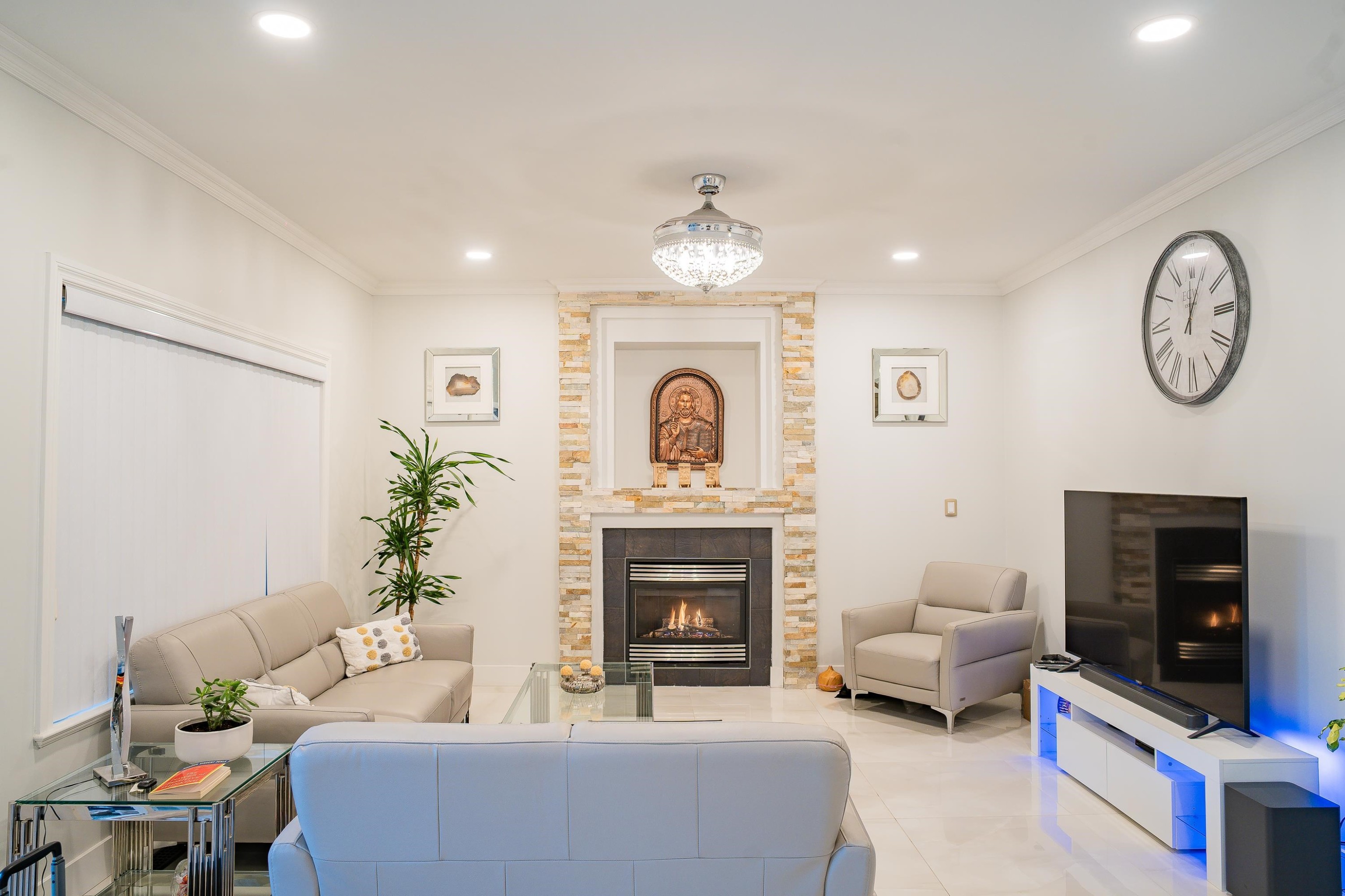 23717 110 Avenue, Maple Ridge, BC - Indoor Photo Showing Living Room With Fireplace