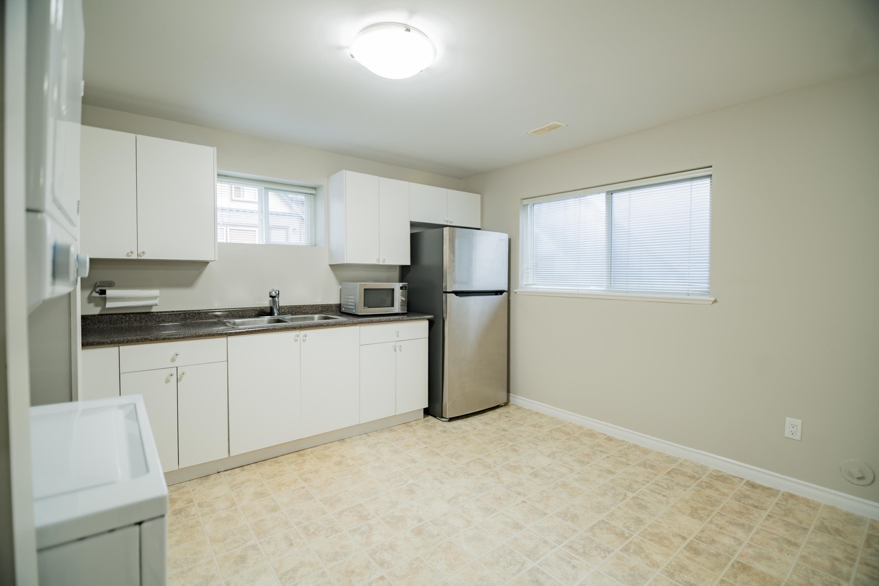 23717 110 Avenue, Maple Ridge, BC - Indoor Photo Showing Kitchen With Double Sink