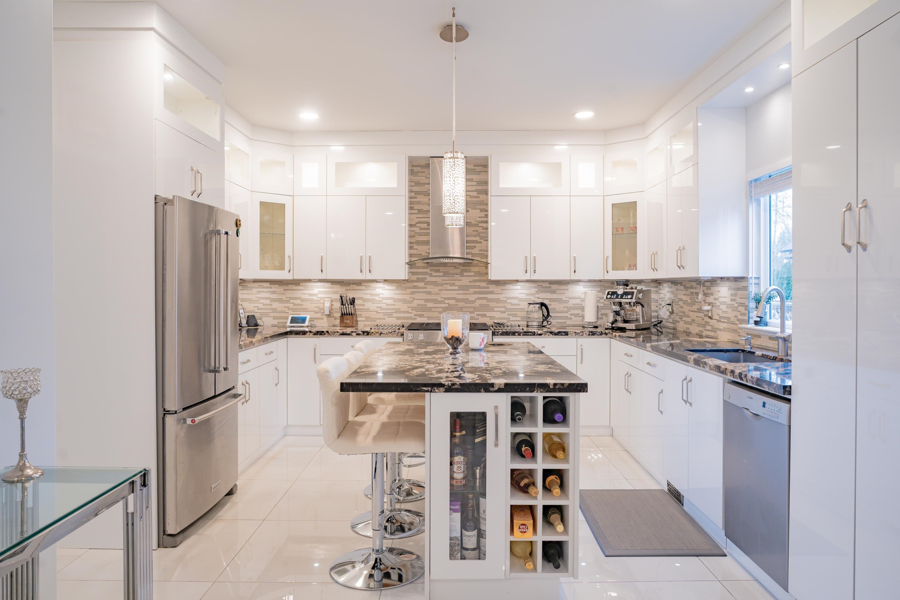 23717 110 Avenue, Maple Ridge, BC - Indoor Photo Showing Kitchen With Upgraded Kitchen