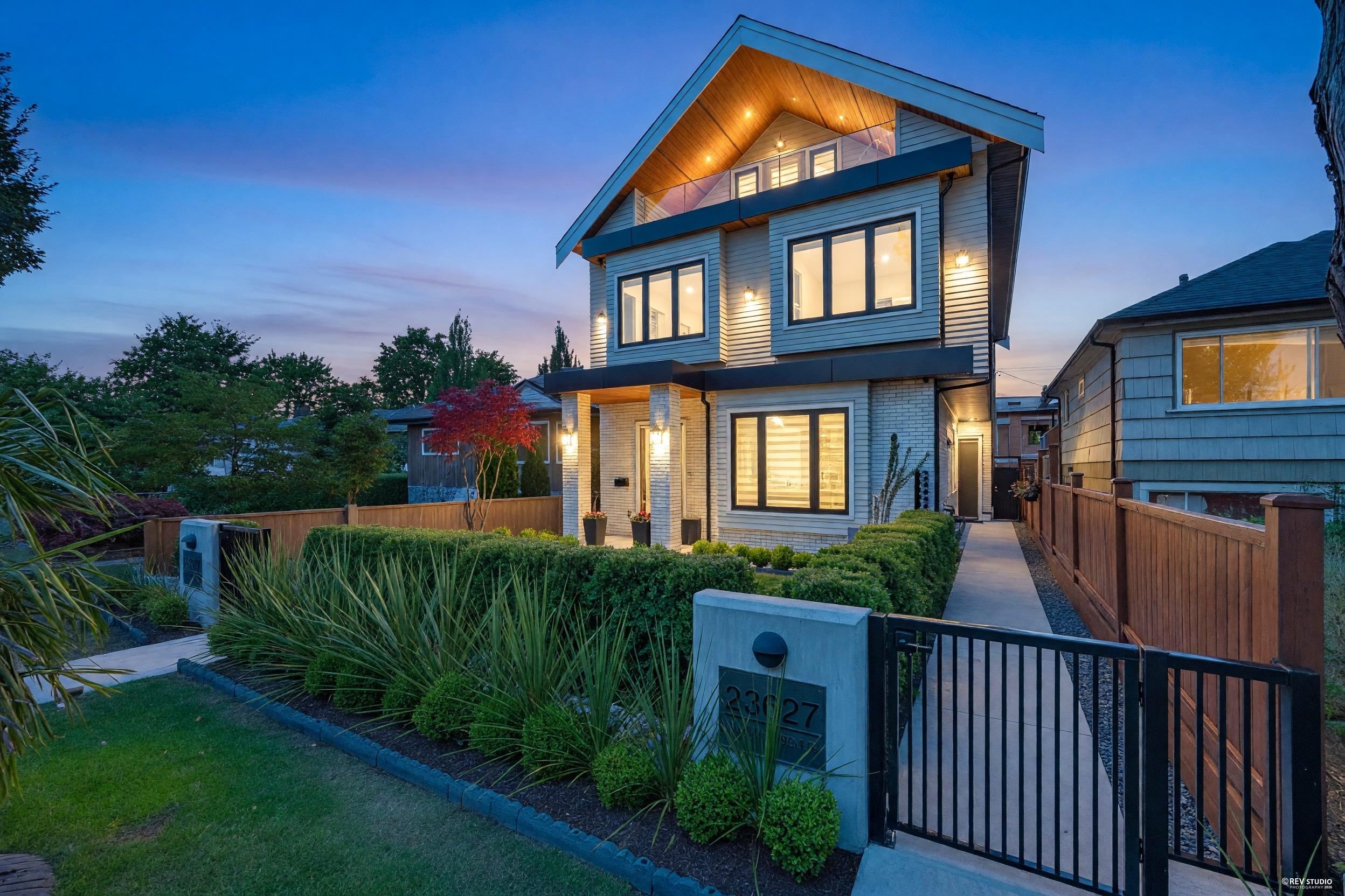 2-3627 45Th Avenue E, Vancouver, BC - Outdoor