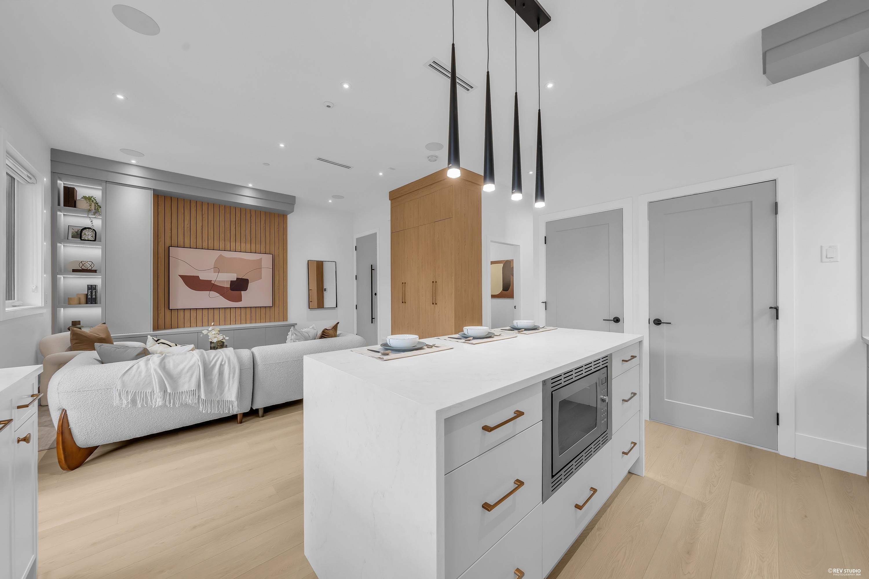 2-3627 45Th Avenue E, Vancouver, BC - Indoor