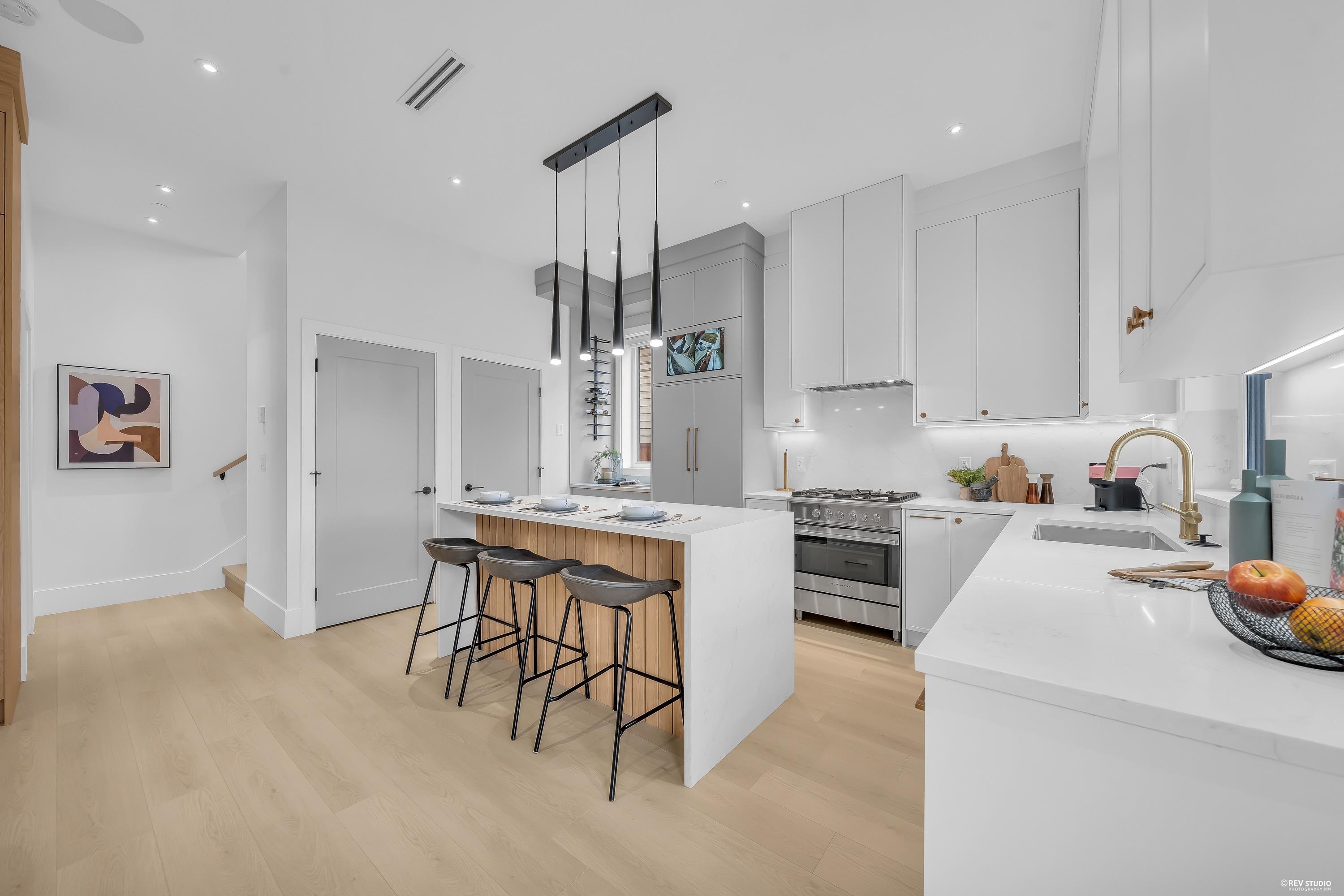 2-3627 45Th Avenue E, Vancouver, BC - Indoor Photo Showing Kitchen