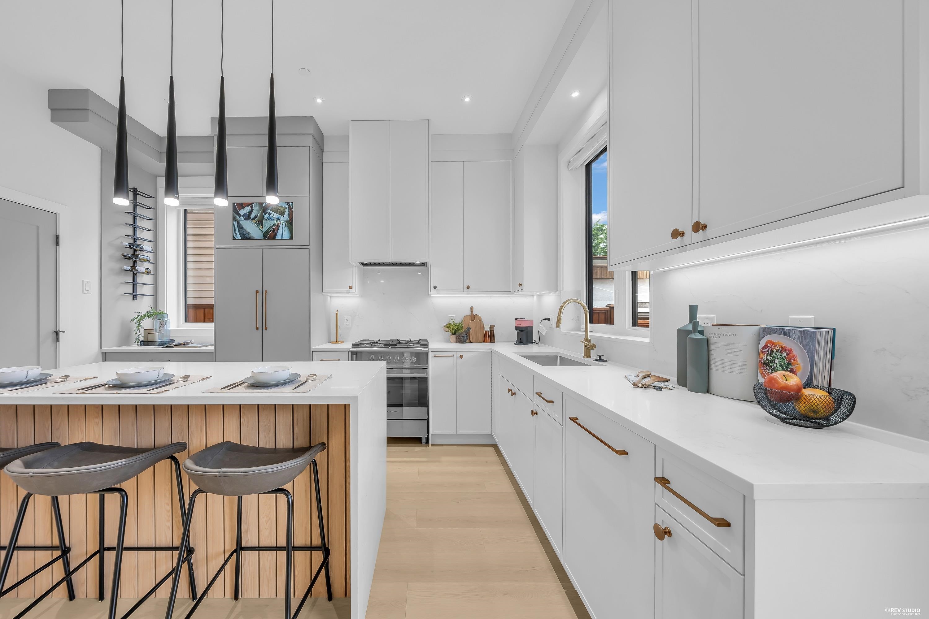 2-3627 45Th Avenue E, Vancouver, BC - Indoor Photo Showing Kitchen