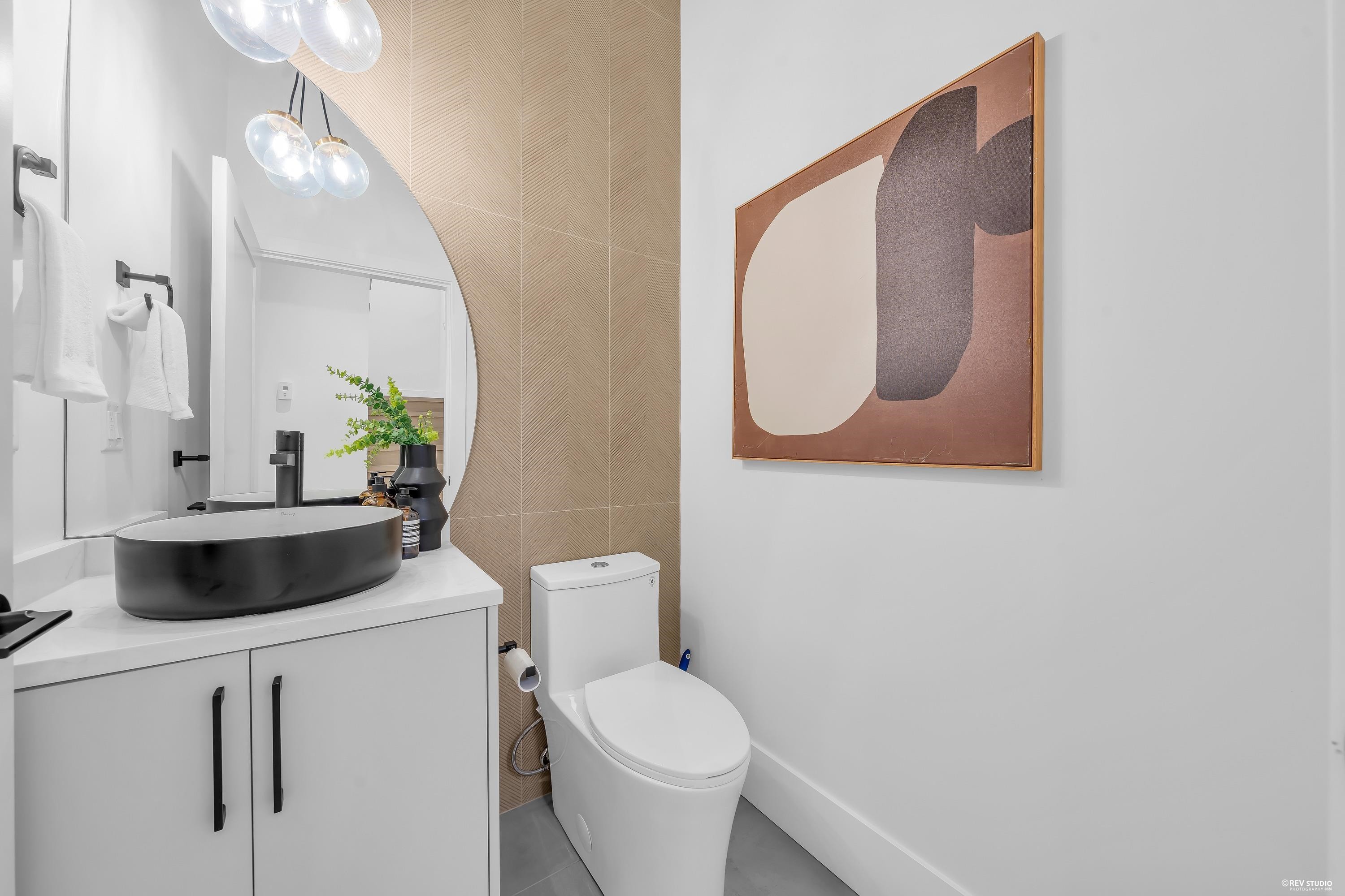 2-3627 45Th Avenue E, Vancouver, BC - Indoor Photo Showing Bathroom