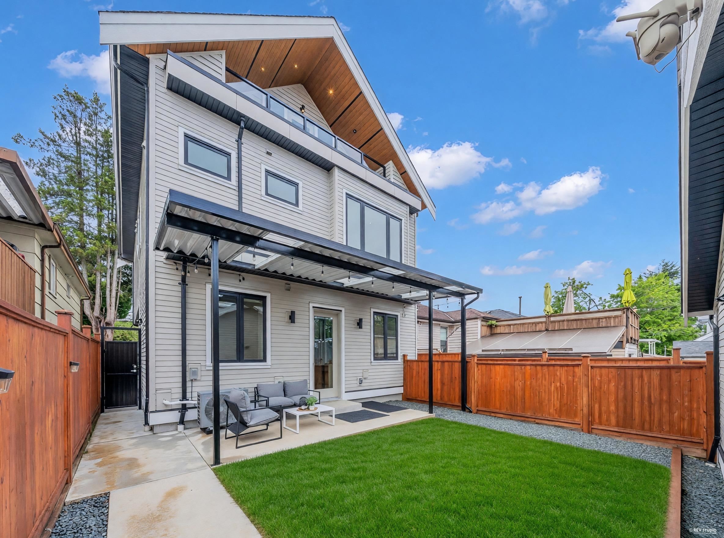 2-3627 45Th Avenue E, Vancouver, BC - Outdoor With Exterior