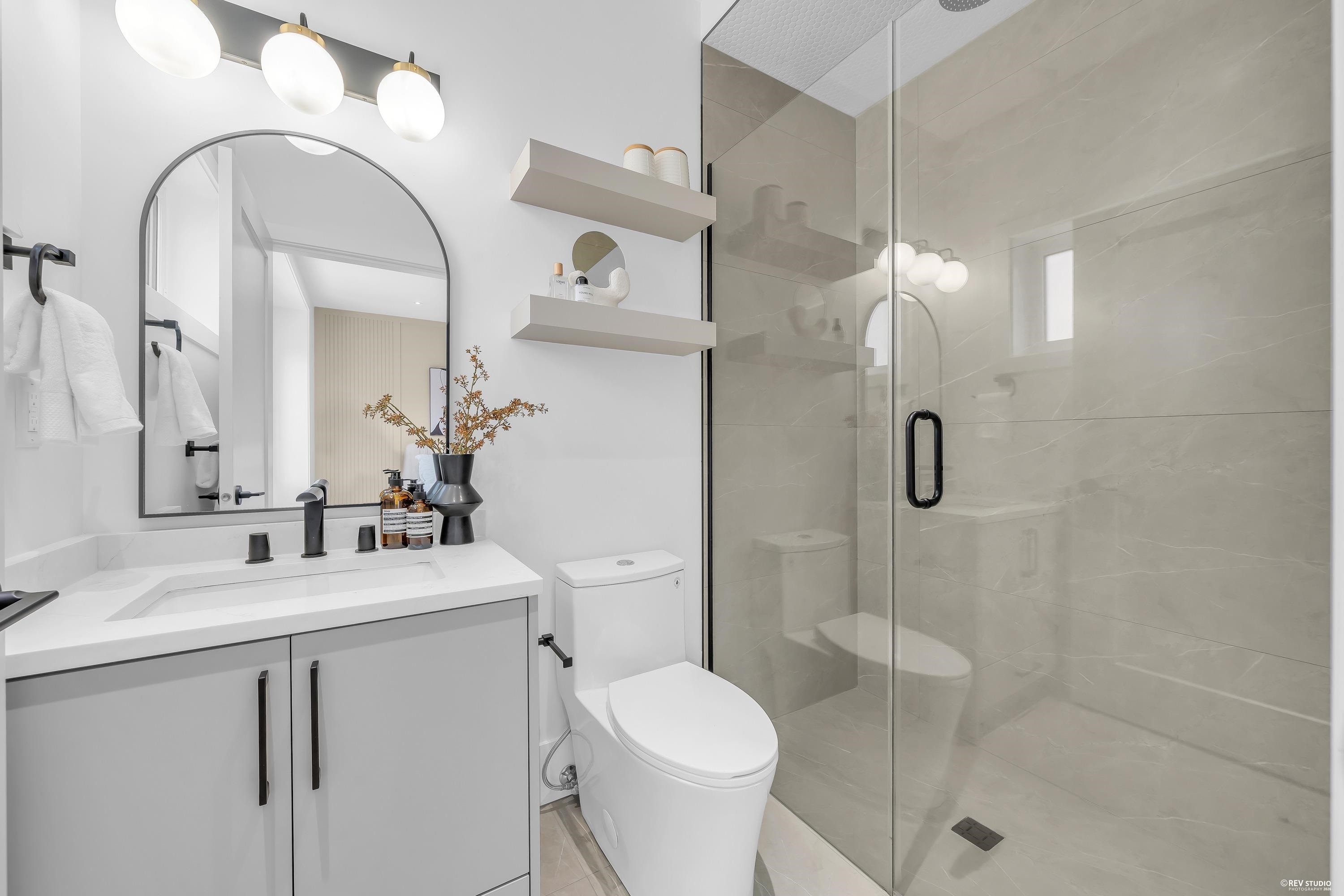 2-3627 45Th Avenue E, Vancouver, BC - Indoor Photo Showing Bathroom