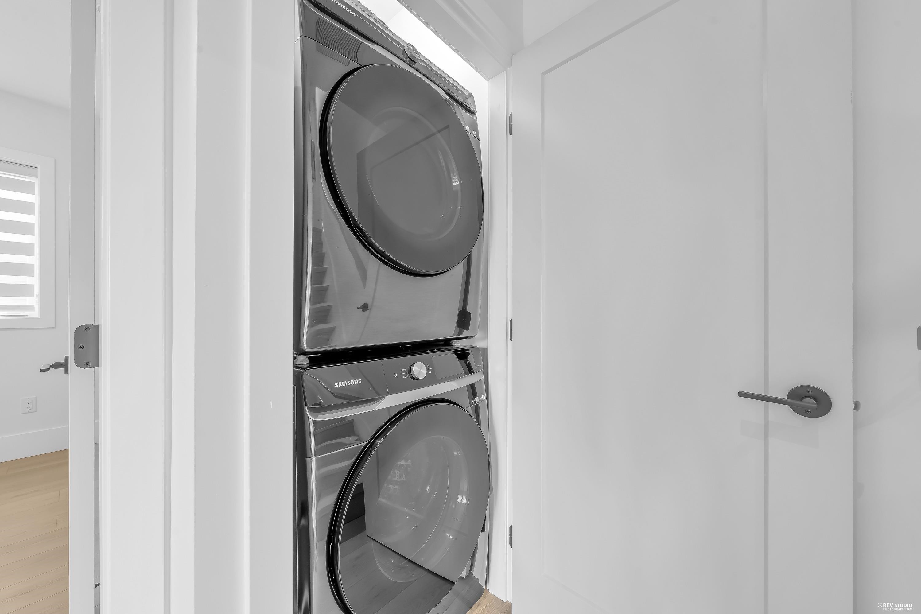 2-3627 45Th Avenue E, Vancouver, BC - Indoor Photo Showing Laundry Room