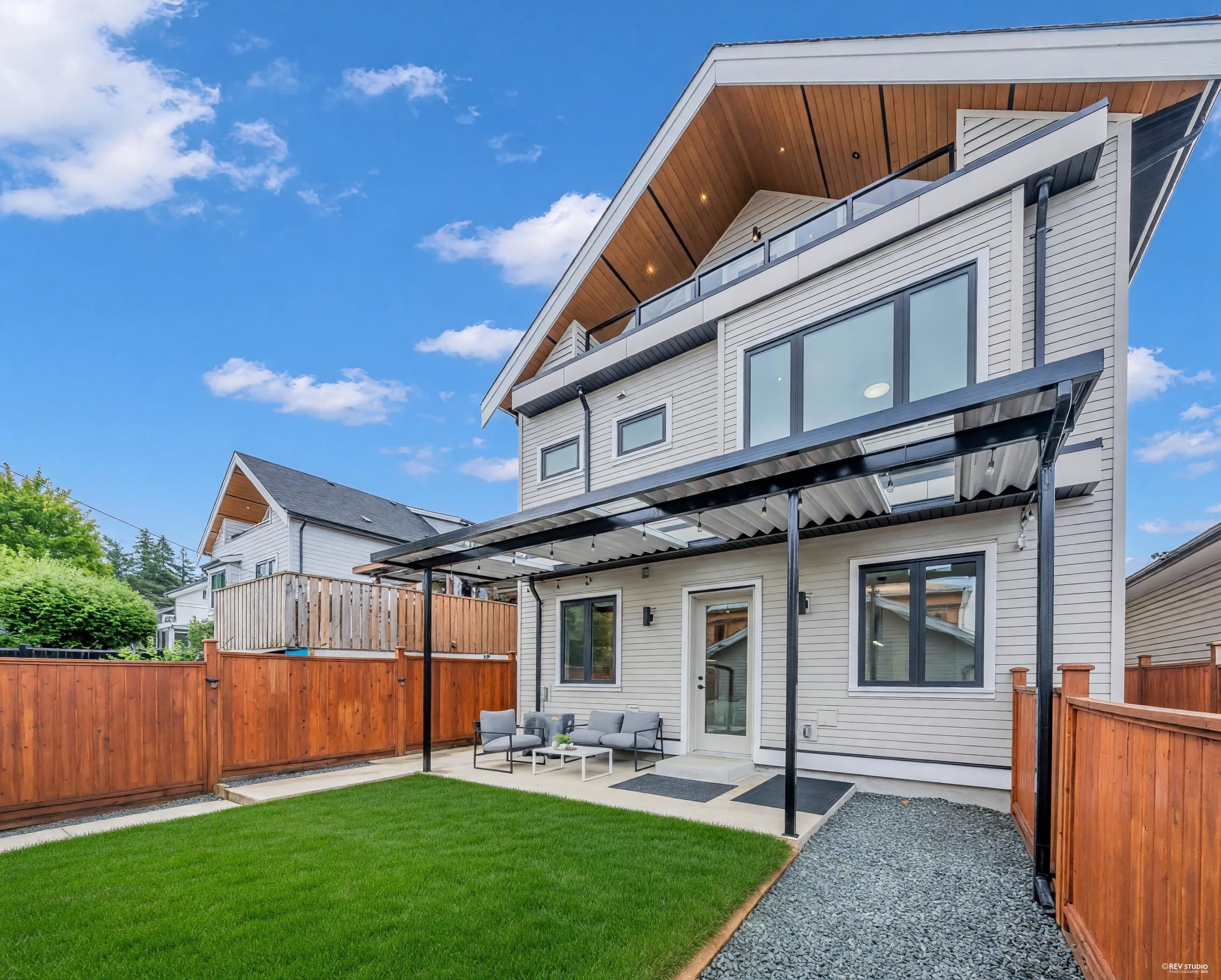 2-3627 45Th Avenue E, Vancouver, BC - Outdoor