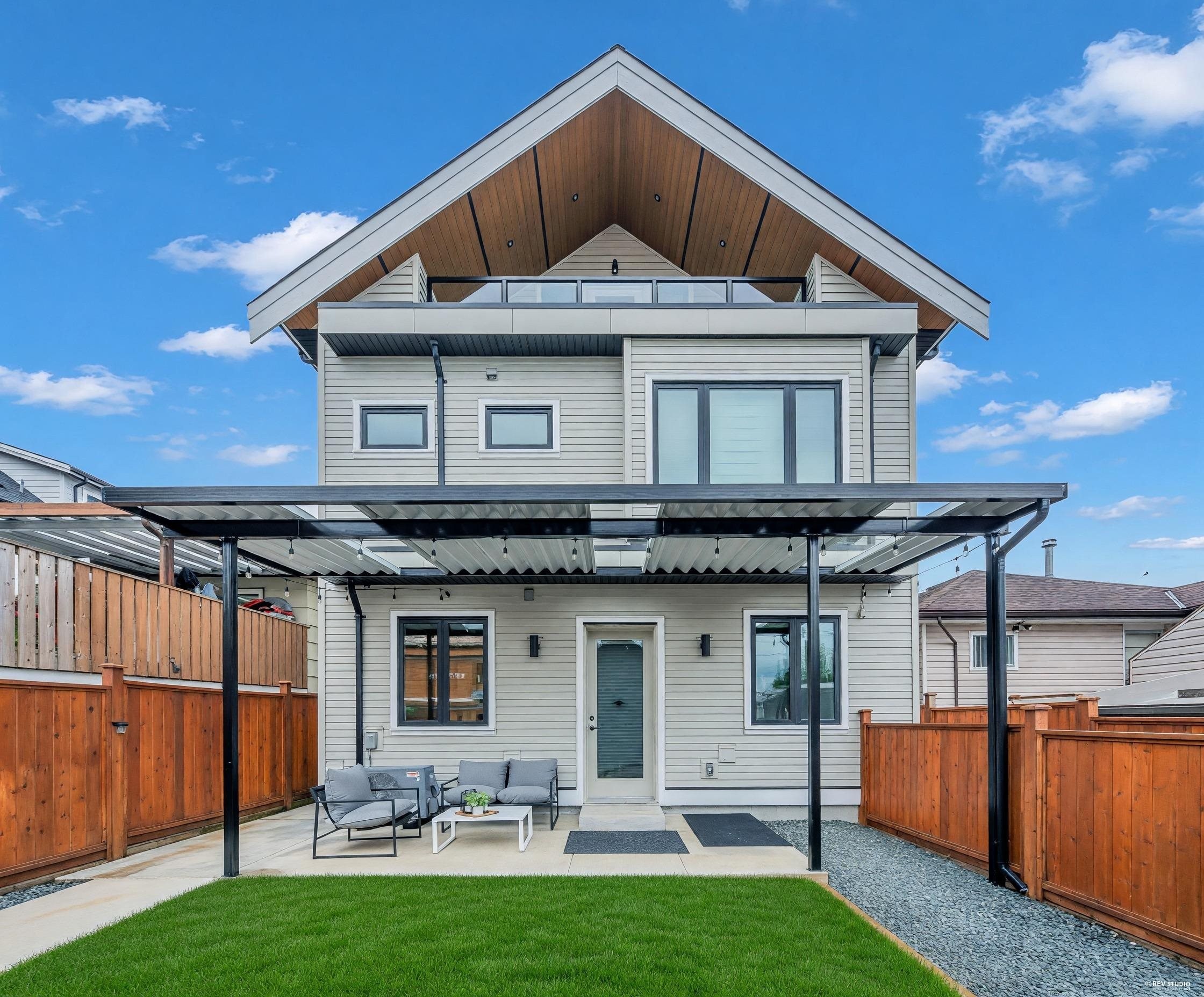 2-3627 45Th Avenue E, Vancouver, BC - Outdoor