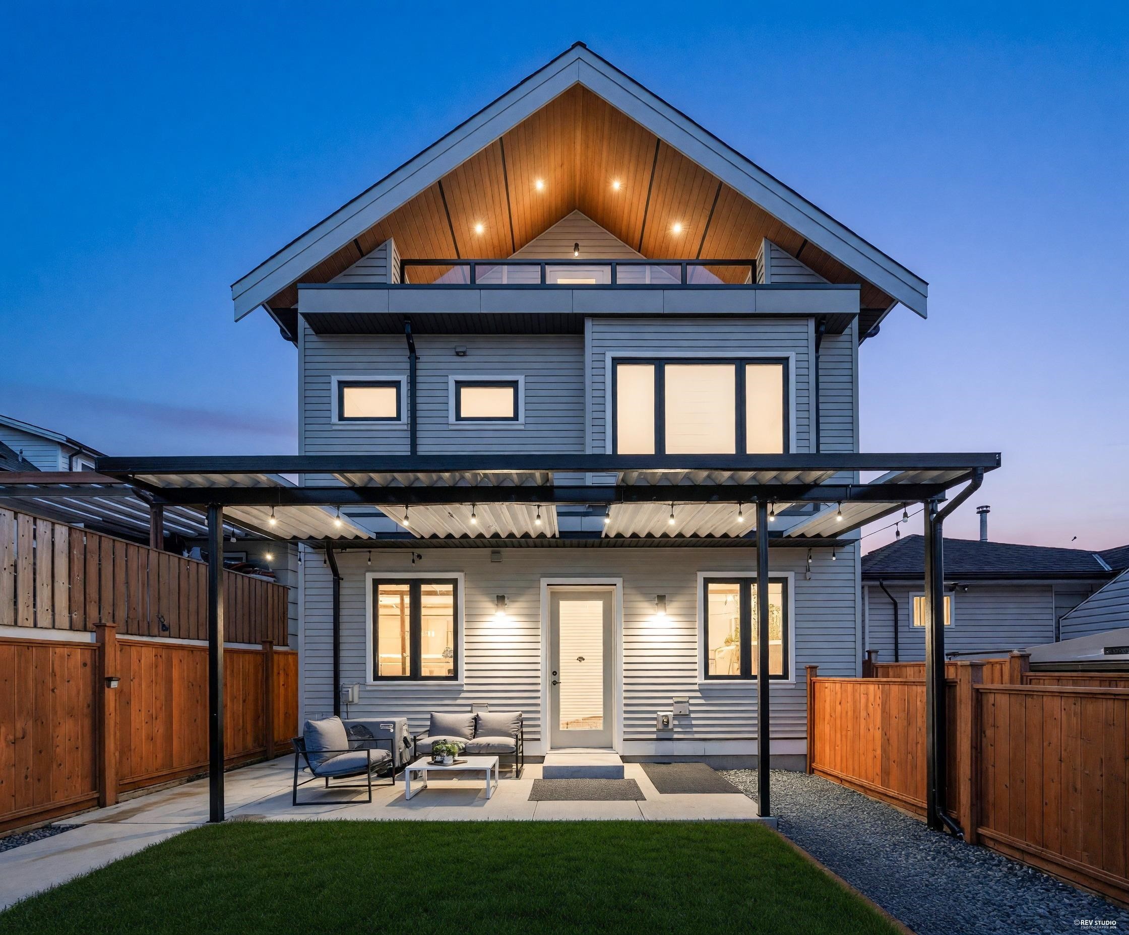 2-3627 45Th Avenue E, Vancouver, BC - Outdoor