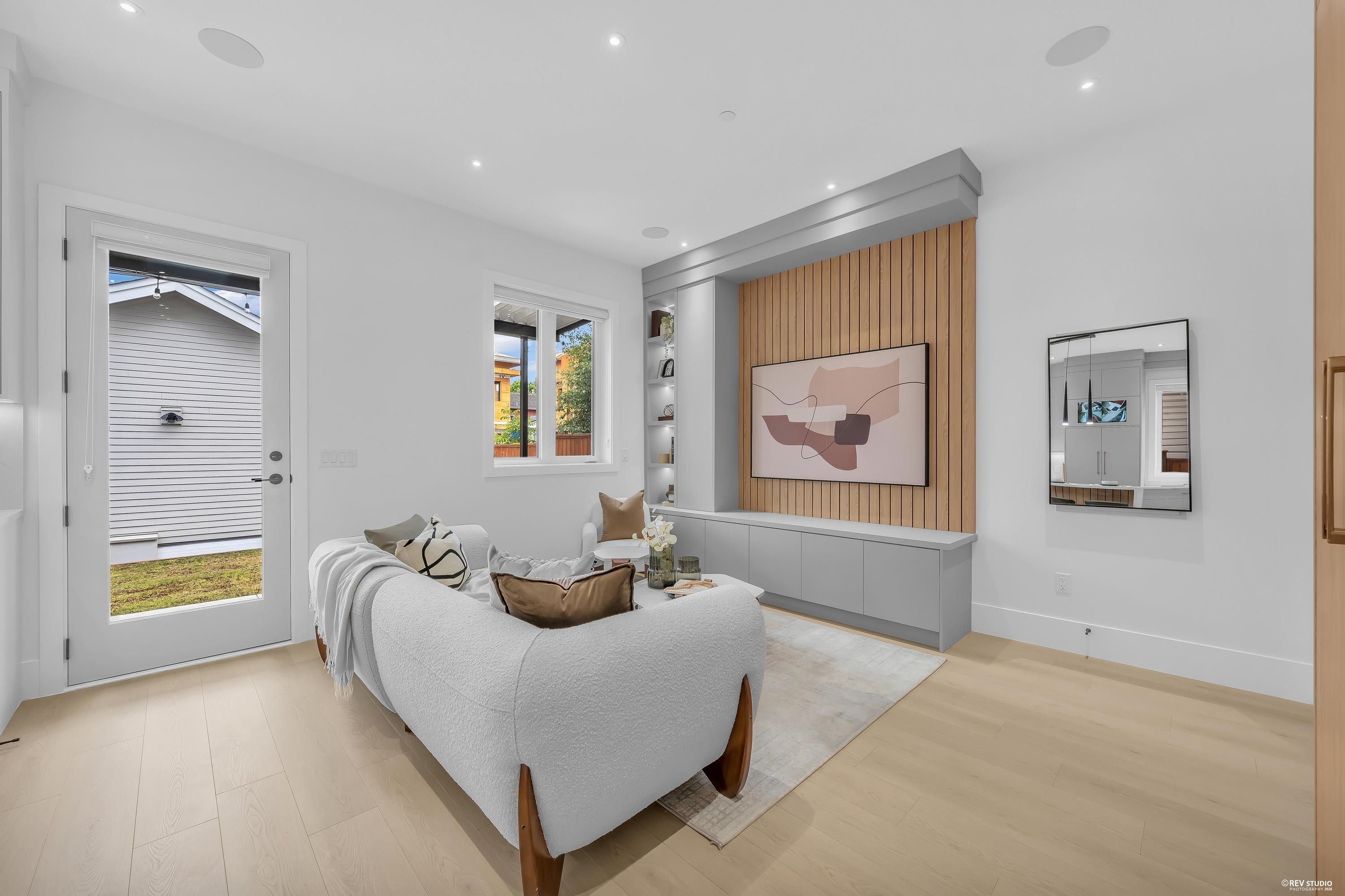 2-3627 45Th Avenue E, Vancouver, BC - Indoor