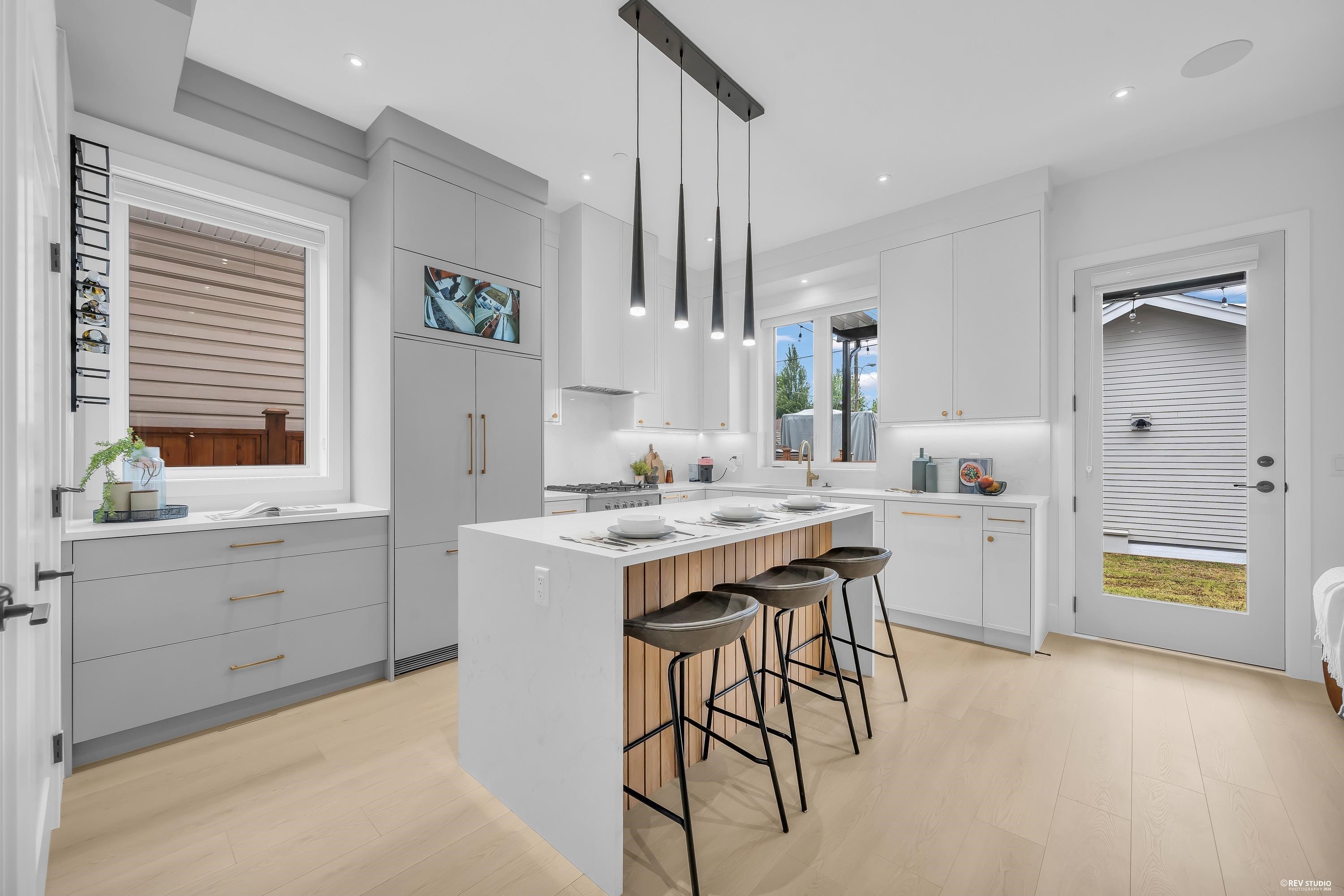 2-3627 45Th Avenue E, Vancouver, BC - Indoor Photo Showing Kitchen