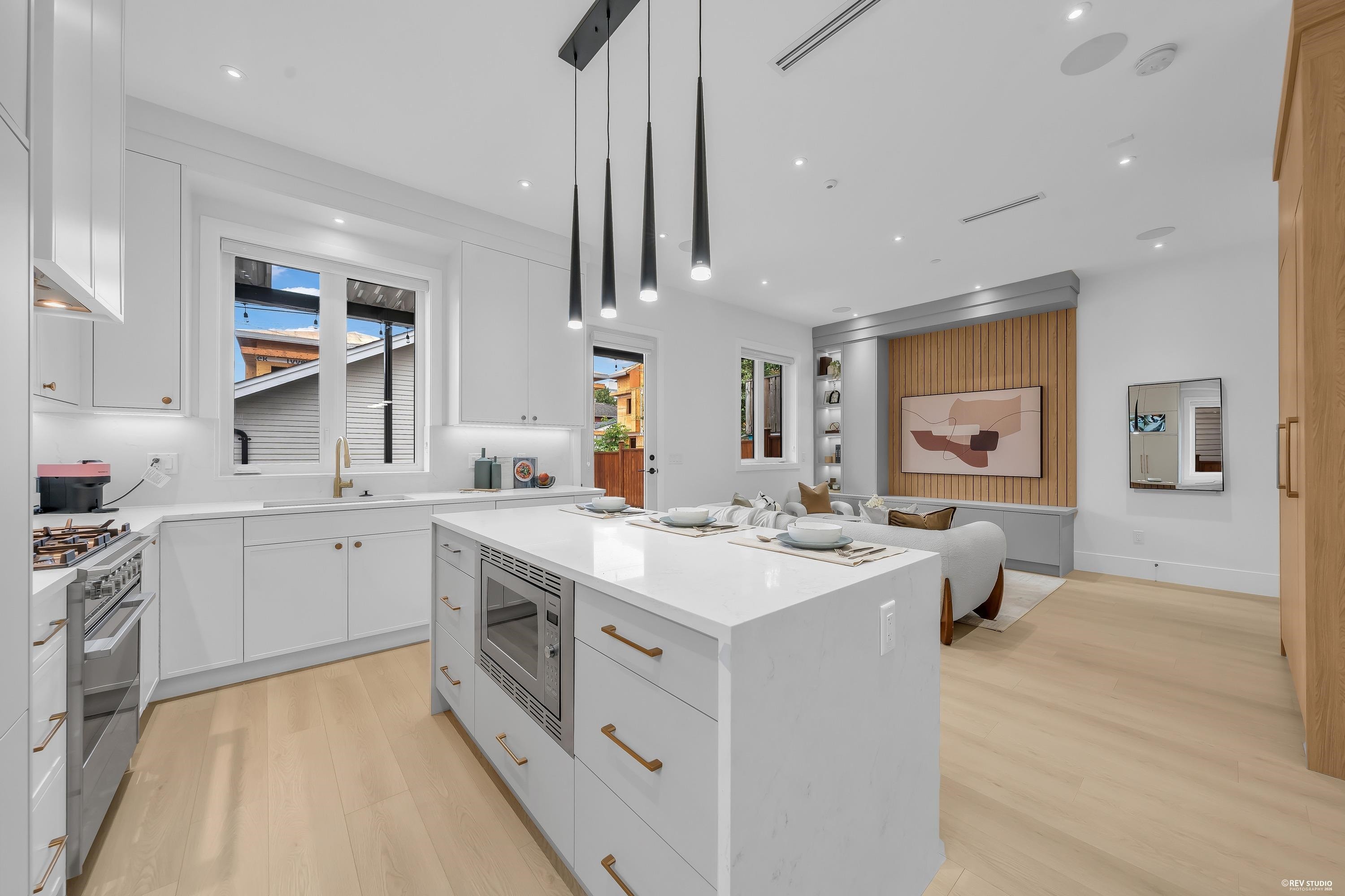 2-3627 45Th Avenue E, Vancouver, BC - Indoor Photo Showing Kitchen