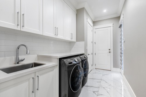 7751 Eperson Road, Richmond, BC - Indoor Photo Showing Laundry Room