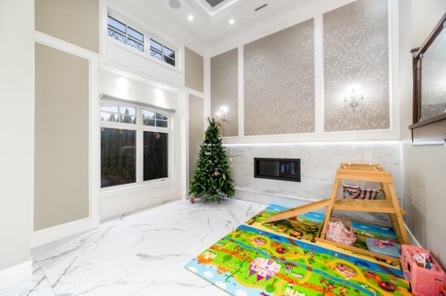 7751 Eperson Road, Richmond, BC - Indoor Photo Showing Other Room With Fireplace