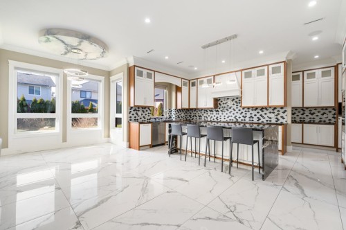 7751 Eperson Road, Richmond, BC - Indoor Photo Showing Kitchen With Upgraded Kitchen