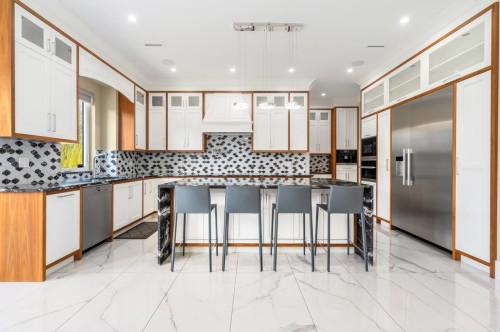 7751 Eperson Road, Richmond, BC - Indoor Photo Showing Kitchen With Upgraded Kitchen