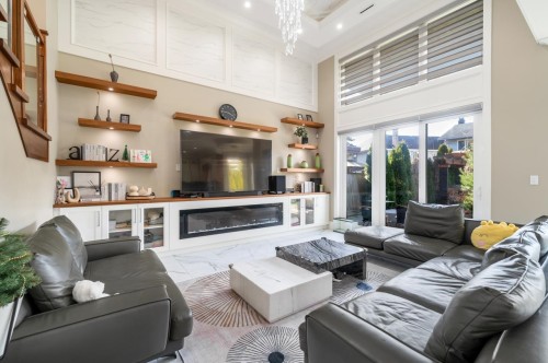 7751 Eperson Road, Richmond, BC - Indoor Photo Showing Living Room