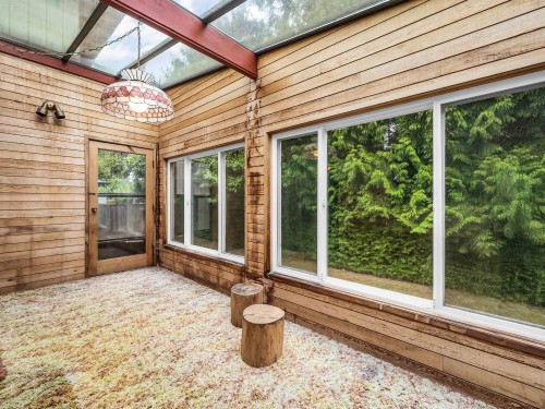 8880 Carmichael Street, Richmond, BC - Indoor With Fireplace