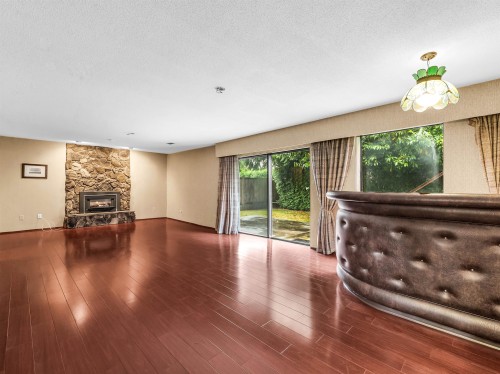 8880 Carmichael Street, Richmond, BC - Indoor Photo Showing Other Room