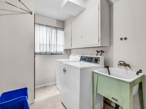 8880 Carmichael Street, Richmond, BC - Indoor Photo Showing Other Room