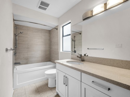 8880 Carmichael Street, Richmond, BC - Indoor Photo Showing Other Room