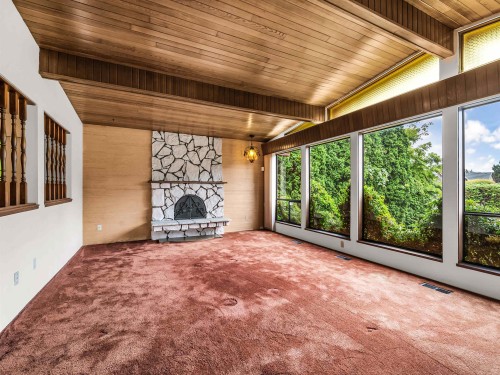 8880 Carmichael Street, Richmond, BC - Indoor Photo Showing Other Room
