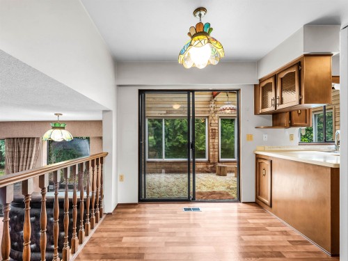 8880 Carmichael Street, Richmond, BC - Indoor Photo Showing Kitchen