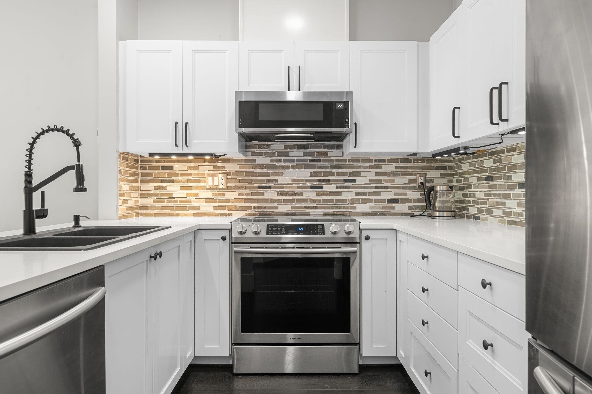 404-5605 Hampton Place, Vancouver, BC