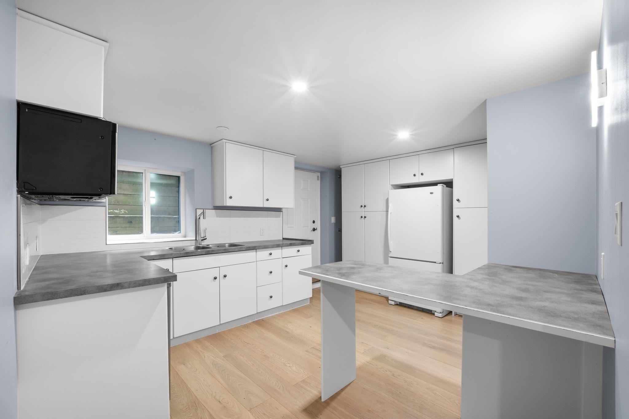 1660 Charland Avenue, Coquitlam, BC