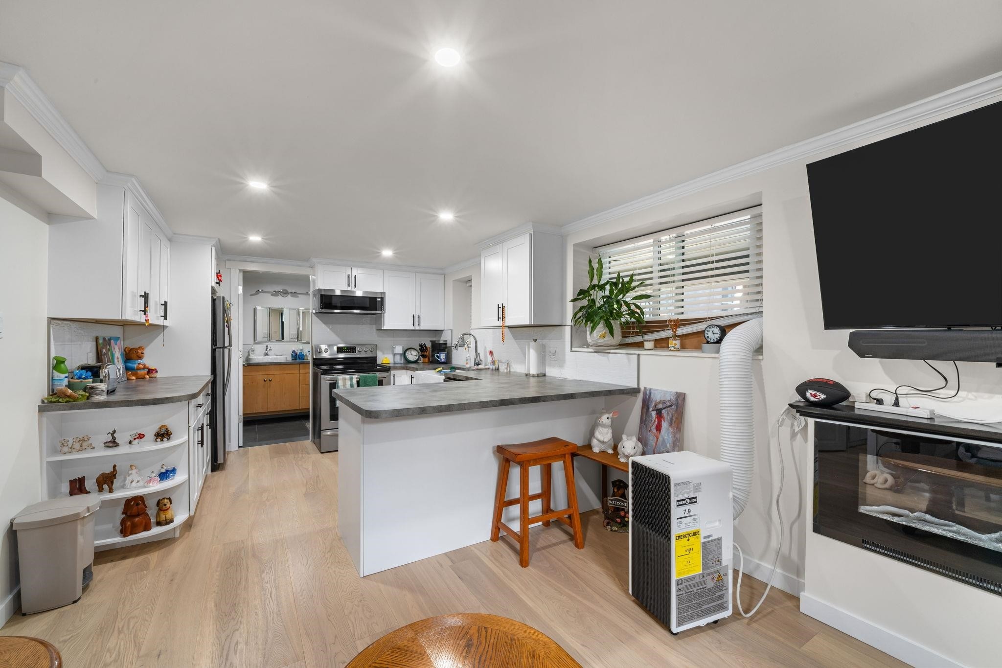 1660 Charland Avenue, Coquitlam, BC