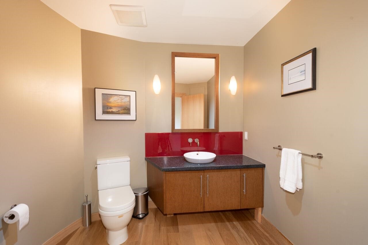 4895 Northwood Drive, West Vancouver, BC - Indoor Photo Showing Bathroom