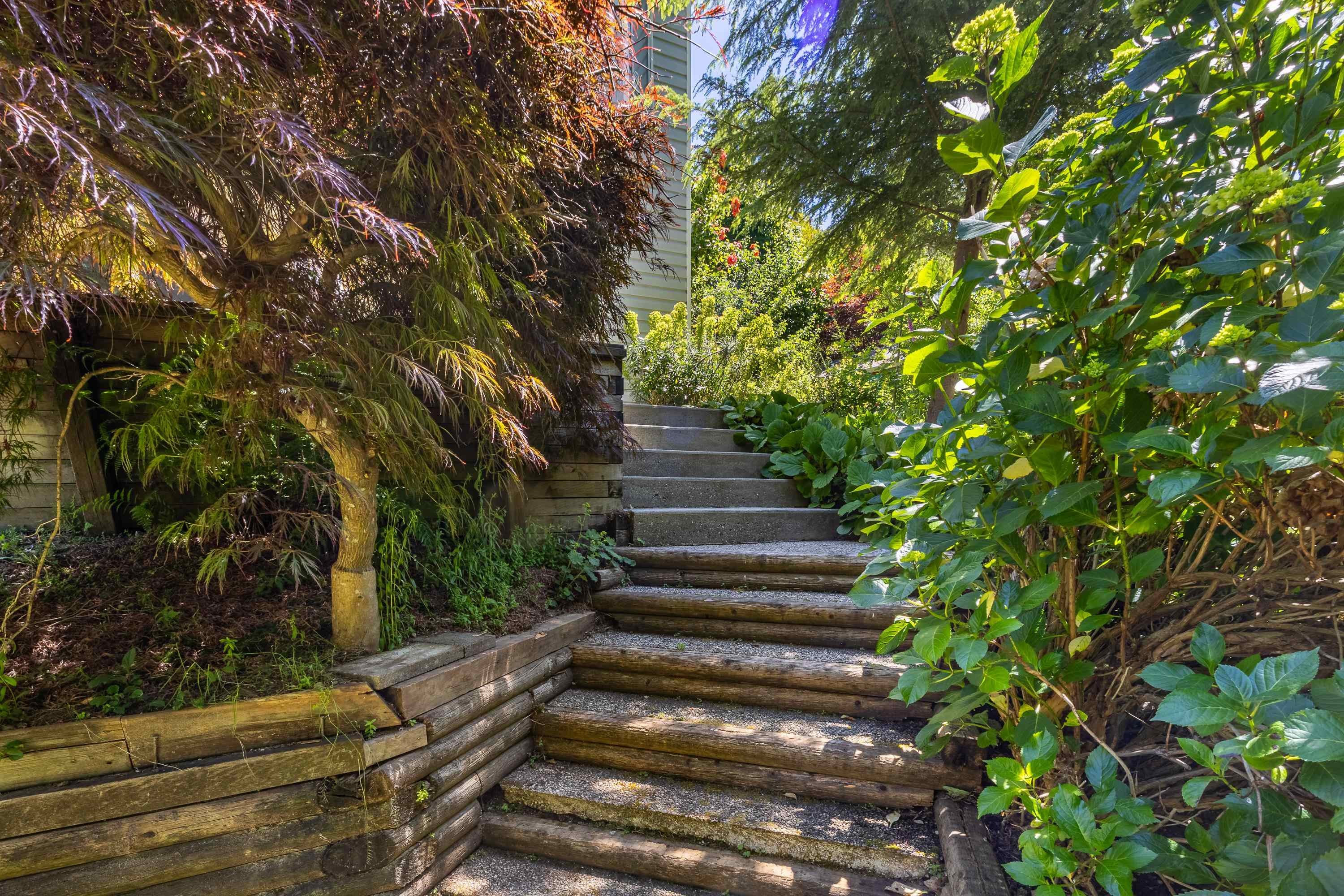 5309 Cedarview Place, Sechelt, BC