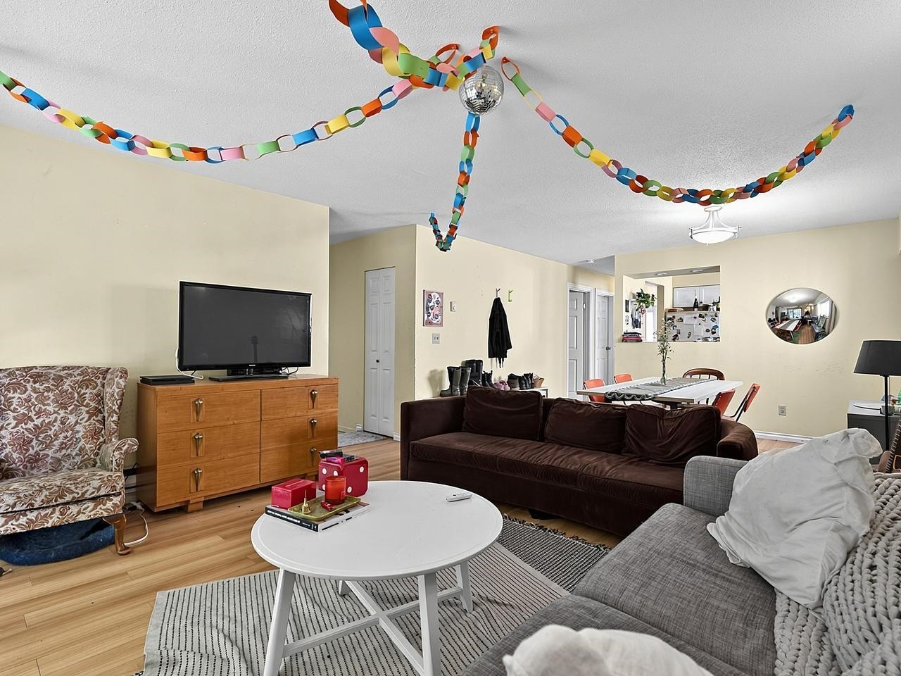 442 10Th Avenue E, Vancouver, BC - Indoor Photo Showing Living Room