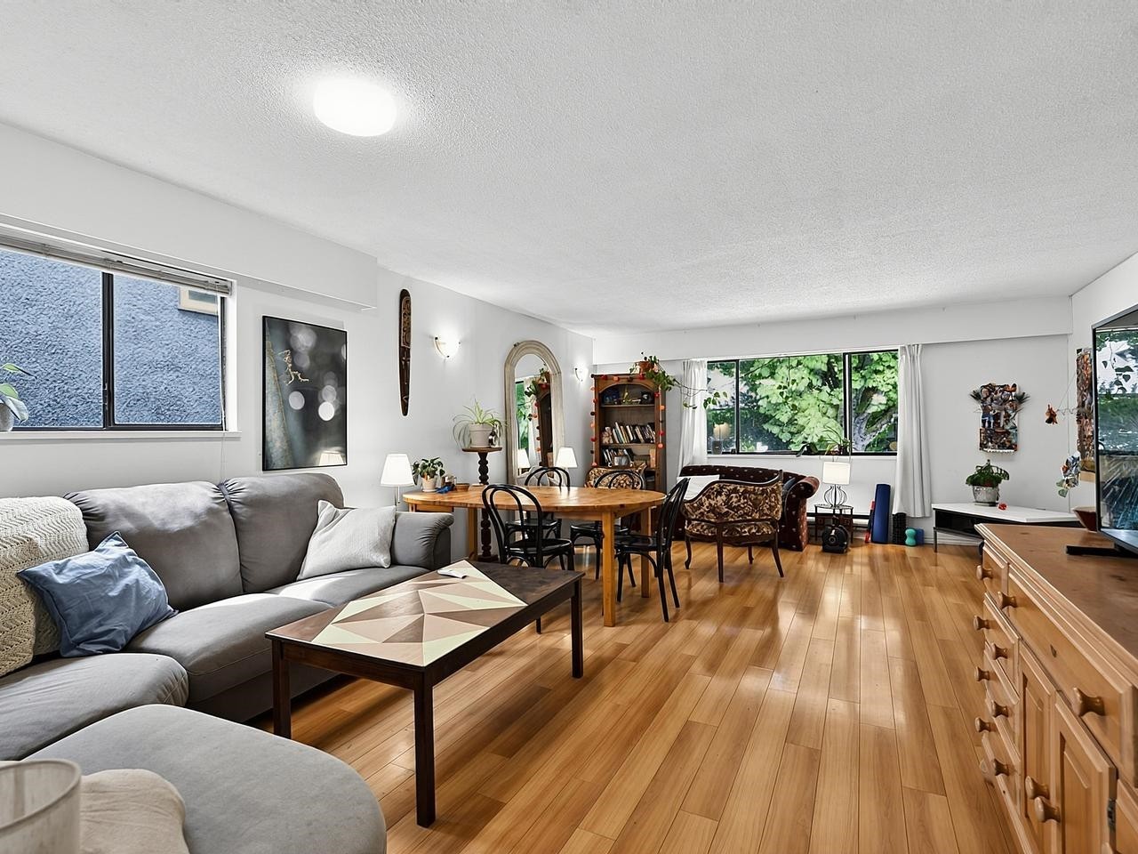 442 10Th Avenue E, Vancouver, BC - Indoor Photo Showing Living Room